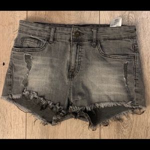 H & H bring in the short time weather black.